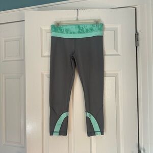 LULULEMON size 6 leggings 
EUC, worn only once
